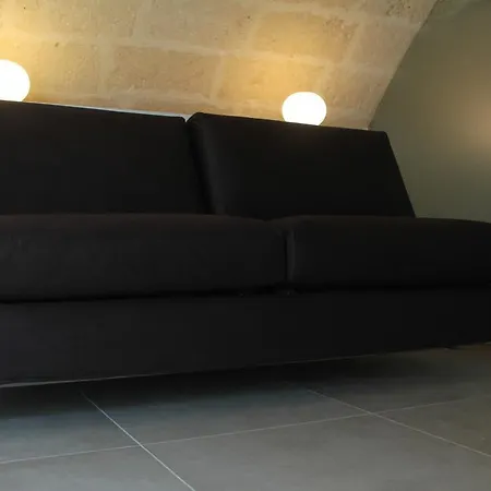 Lamia Konukevi 2*
