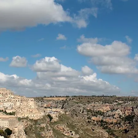 Lamia Matera